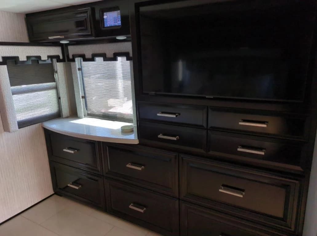 2023 Newmar London Aire Motorcoach Conversion - Image 8