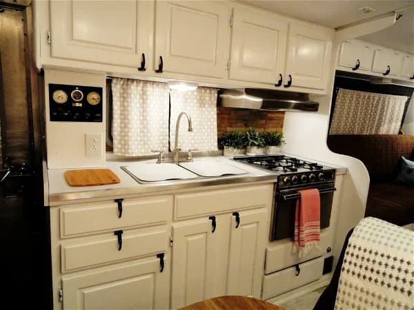 1975 Travco 270 RV Conversion - Image 8