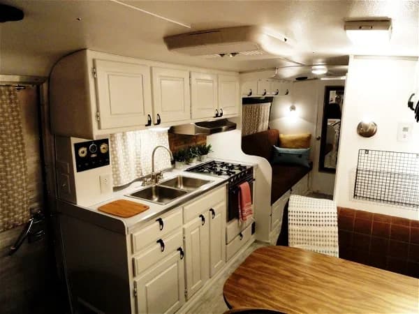1975 Travco 270 RV Conversion - Image 9