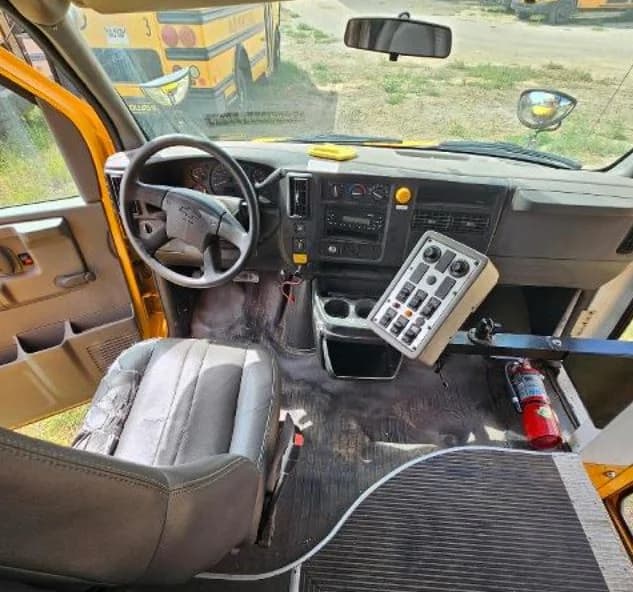 2007 Chevrolet Express Cutaway School Bus - Image 4
