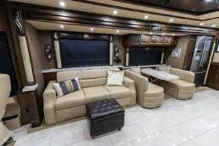 2019 Tiffin Phaeton 44OH bus