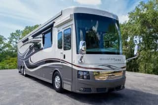 2019 Newmar Mountain Aire 4543 bus
