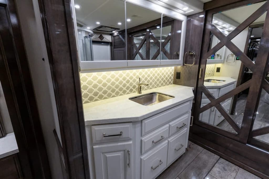 2020 Entegra Anthem 44B Motorcoach - Image 14
