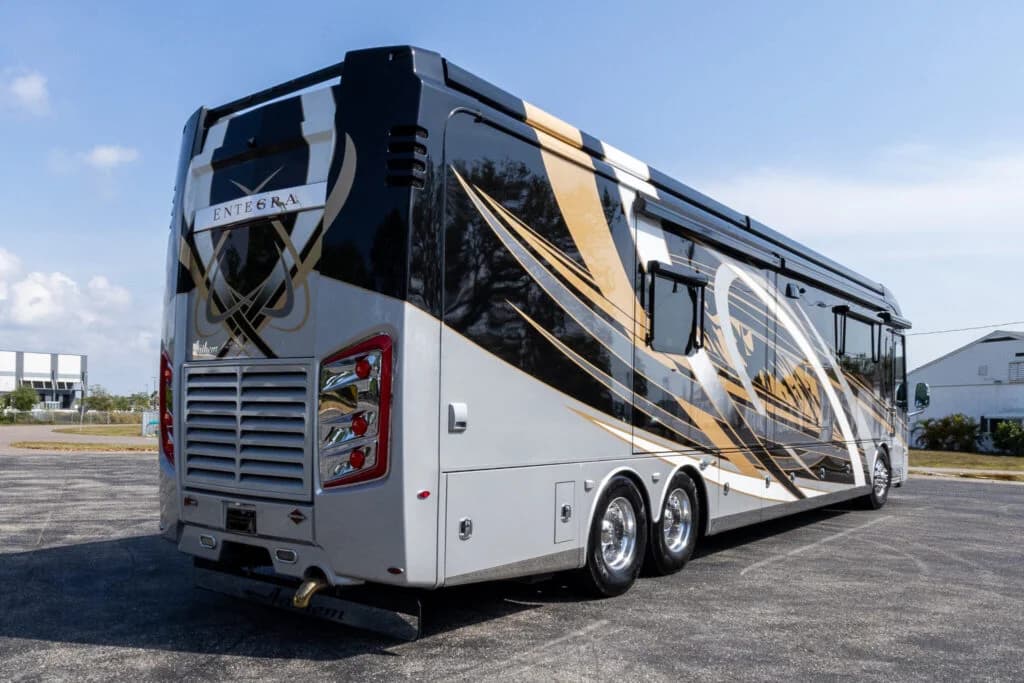 2020 Entegra Anthem 44B Motorcoach - Image 2