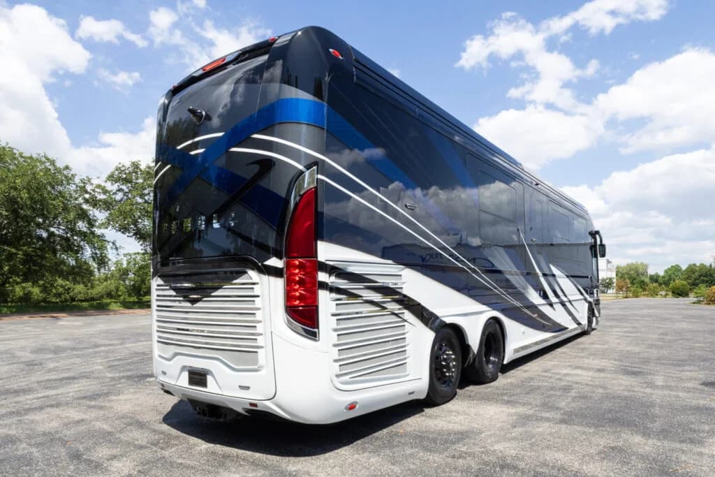 2020 Newell P50 Motorcoach - Image 2