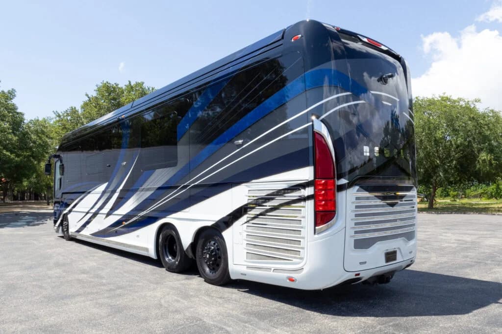 2020 Newell P50 Motorcoach - Image 3