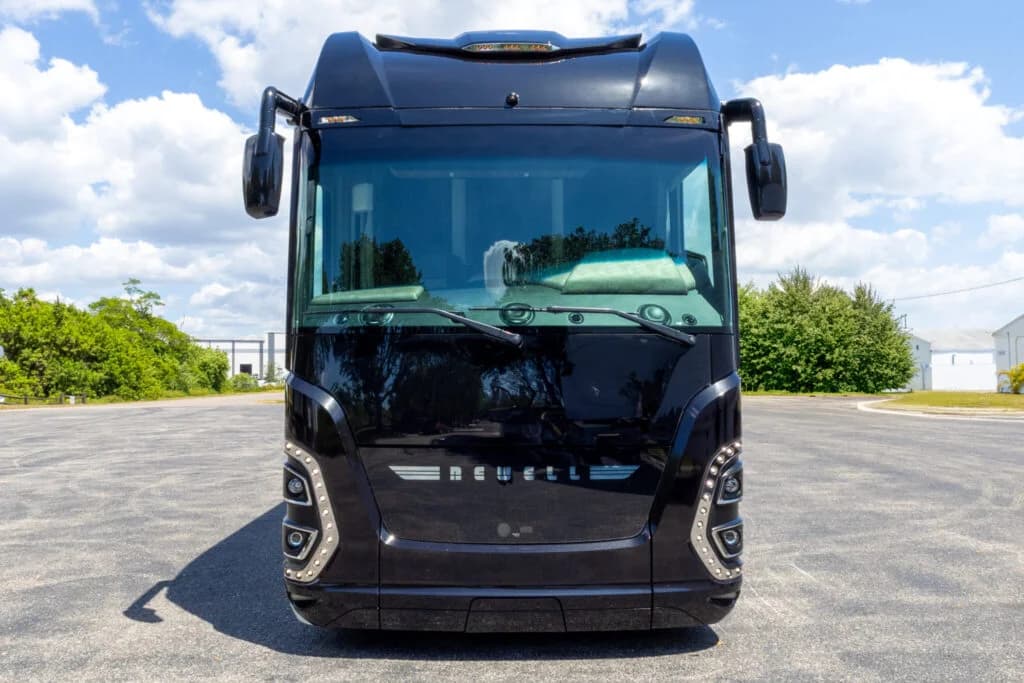 2020 Newell P50 Motorcoach - Image 5