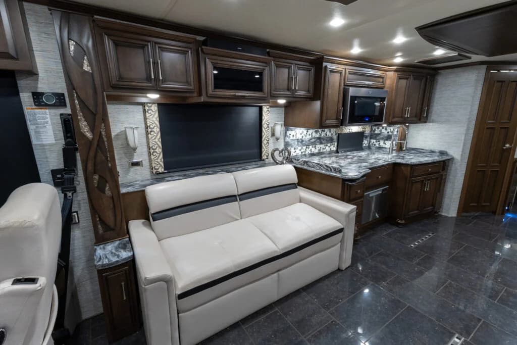 2018 Newmar Ventana 4037 Motorcoach - Image 10