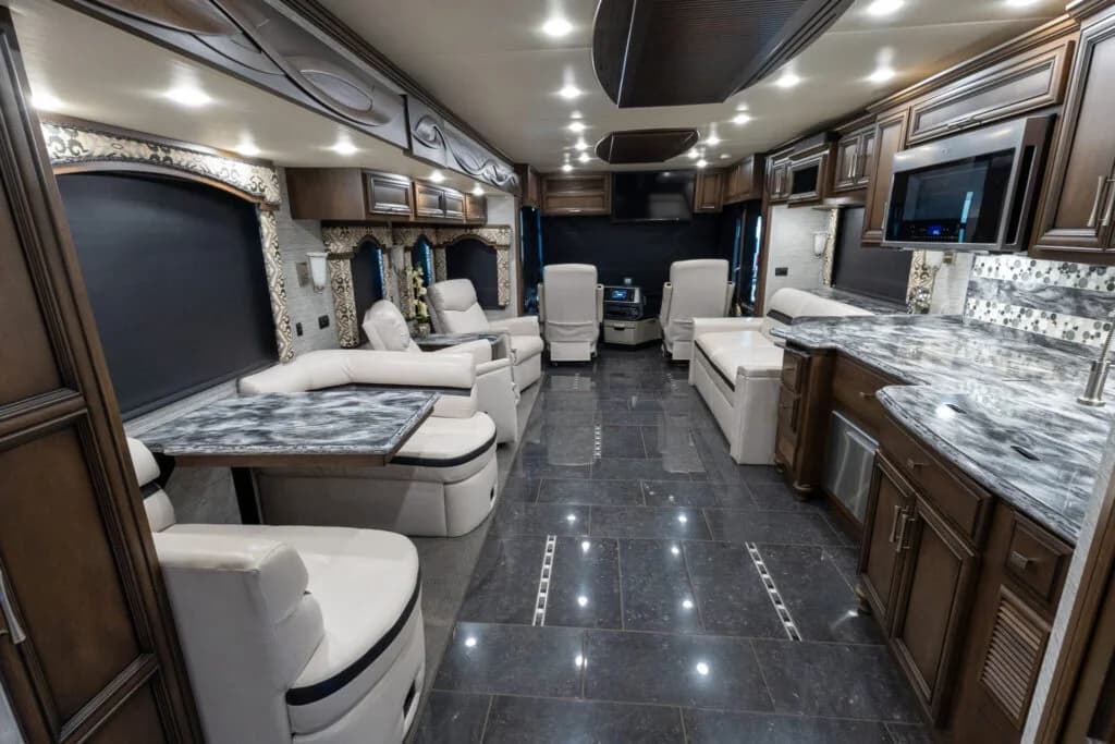 2018 Newmar Ventana 4037 Motorcoach - Image 11