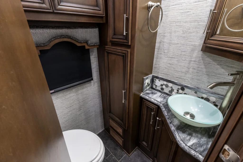 2018 Newmar Ventana 4037 Motorcoach - Image 12