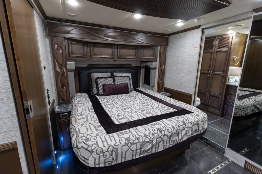 2018 Newmar Ventana 4037 Motorcoach - Image 13