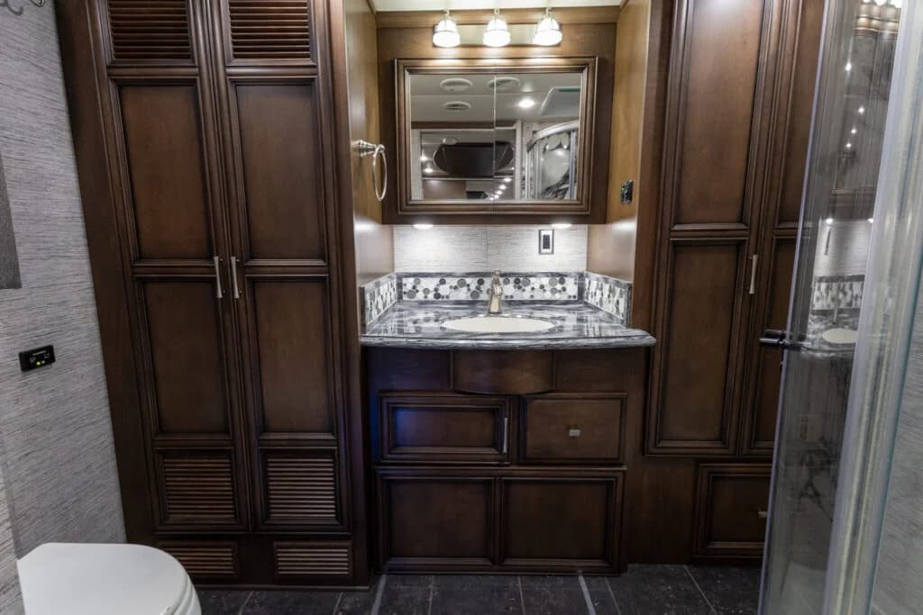 2018 Newmar Ventana 4037 Motorcoach - Image 15