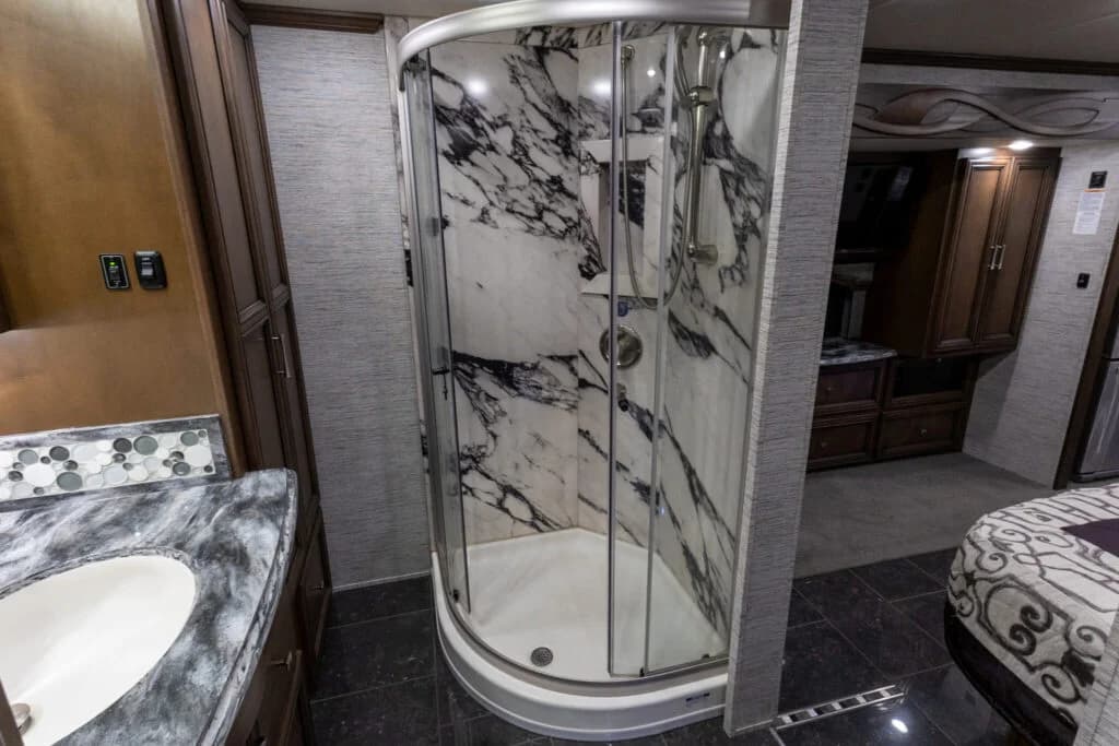 2018 Newmar Ventana 4037 Motorcoach - Image 16