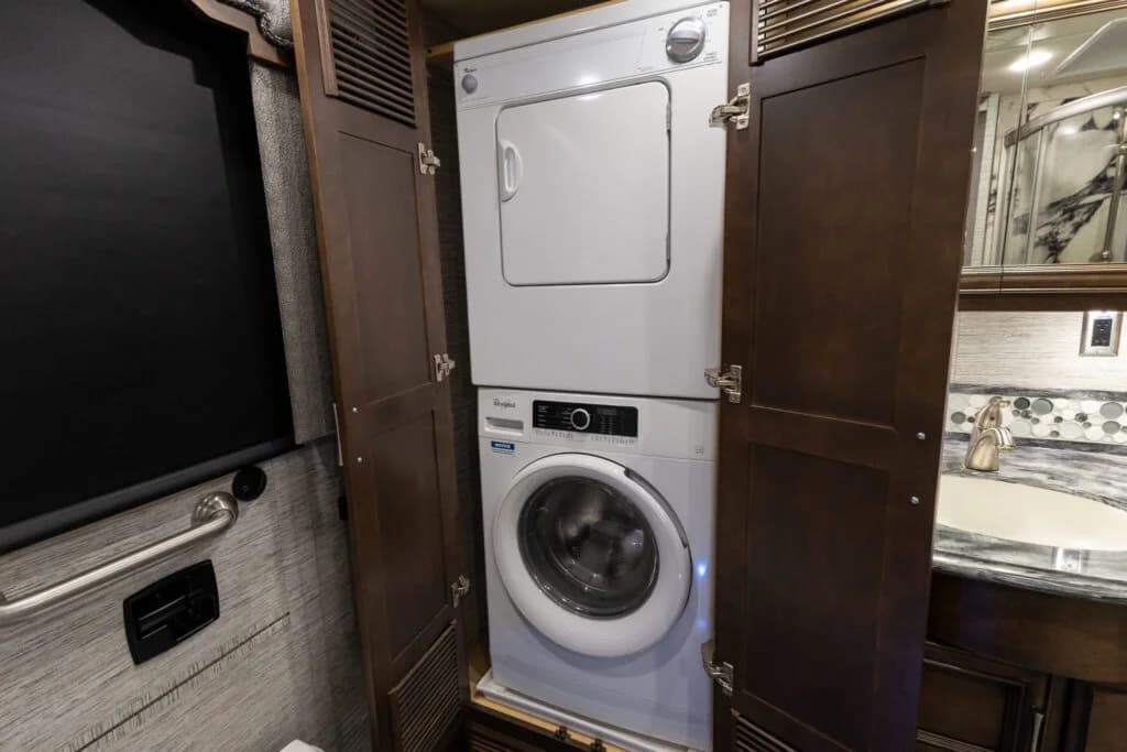 2018 Newmar Ventana 4037 Motorcoach - Image 17