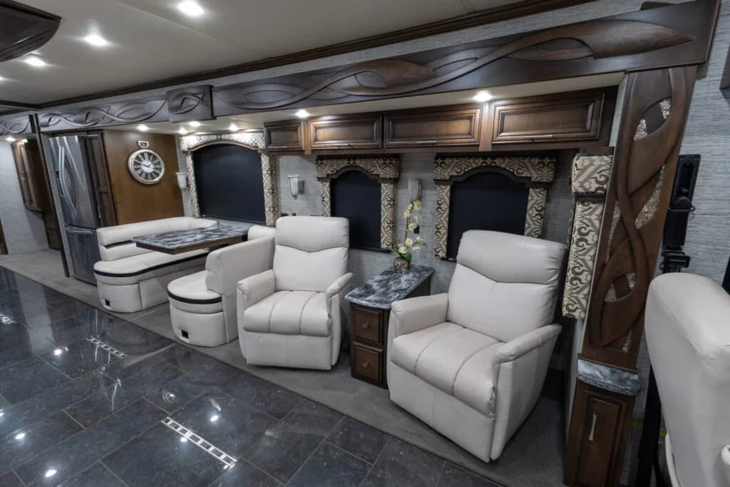 2018 Newmar Ventana 4037 Motorcoach - Image 8