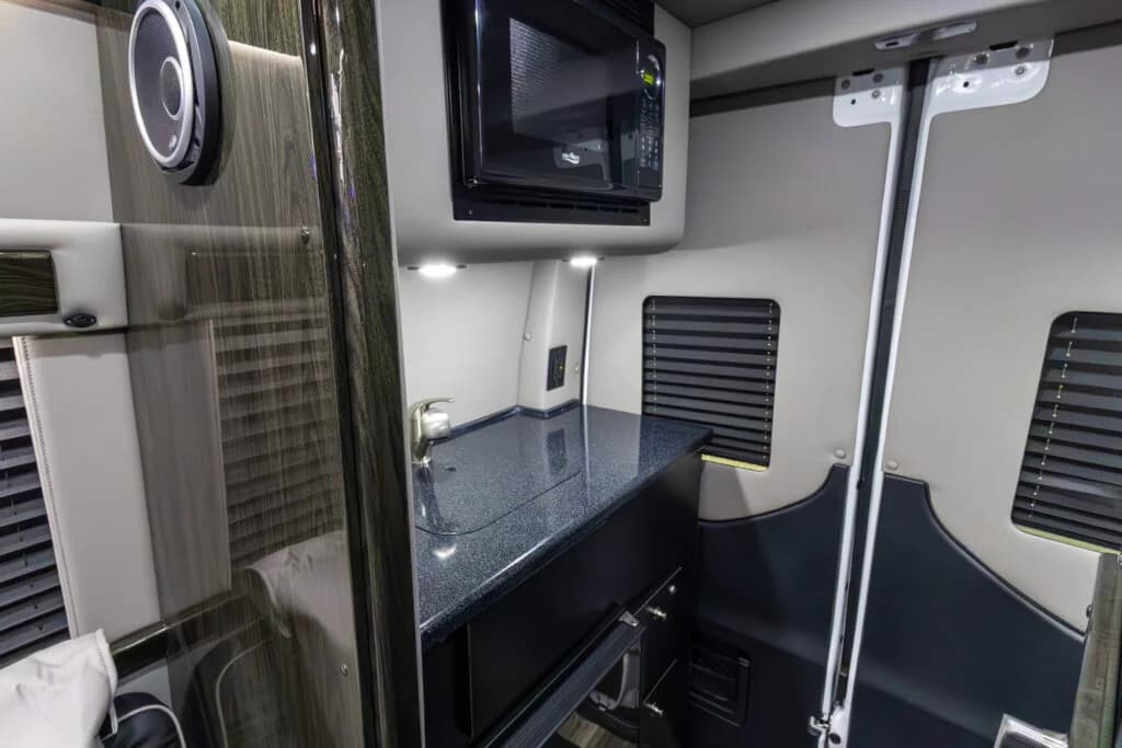 2024 Ultimate Coach XL Motorcoach - Image 13