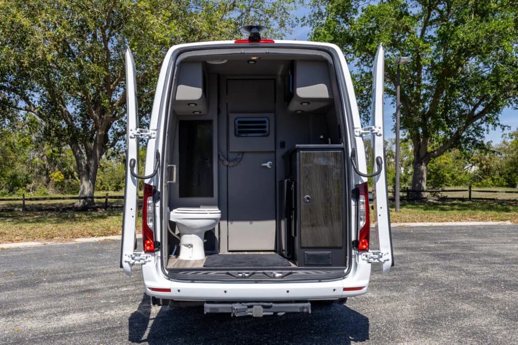 2024 Ultimate Coach XL Motorcoach - Image 14