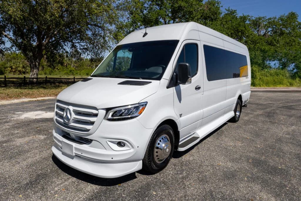 2024 Ultimate Coach XL Motorcoach - Image 5