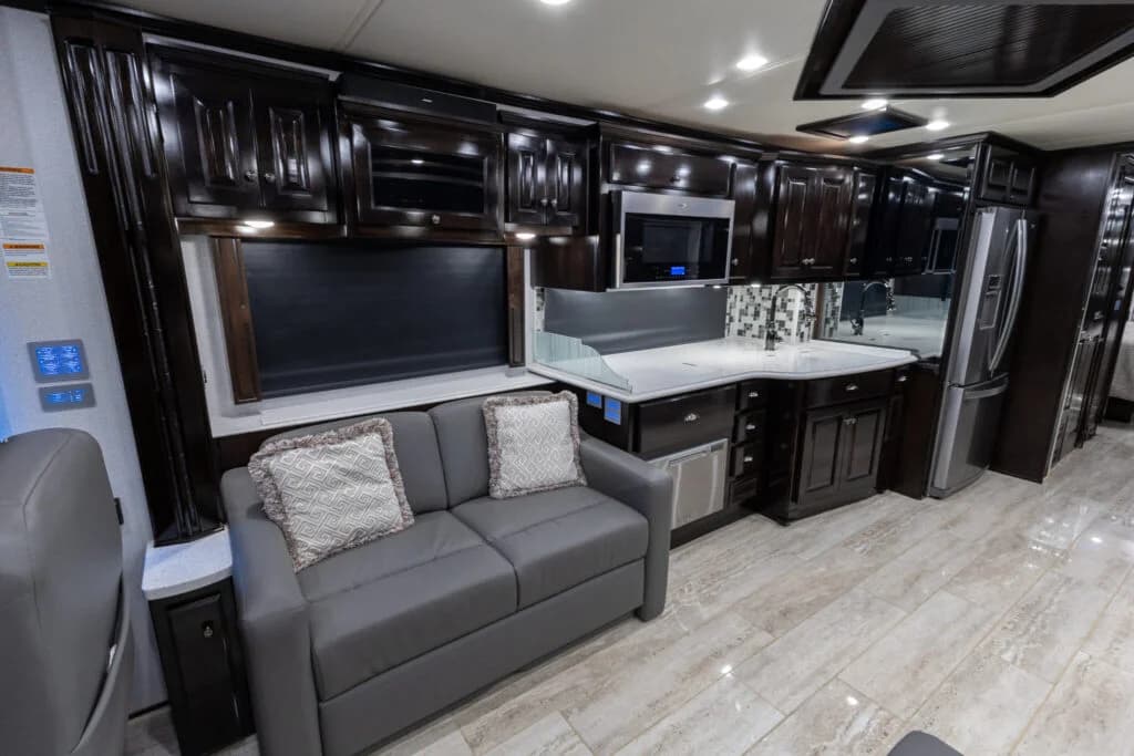 2021 Newmar Dutch Star Motorcoach - Image 10