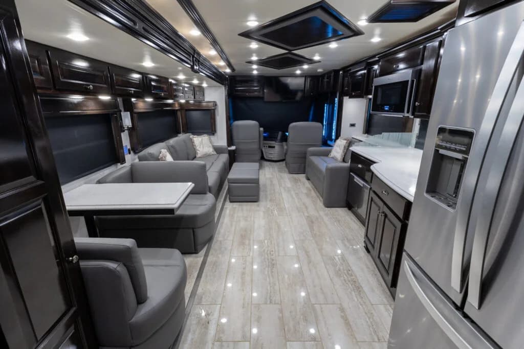 2021 Newmar Dutch Star Motorcoach - Image 12