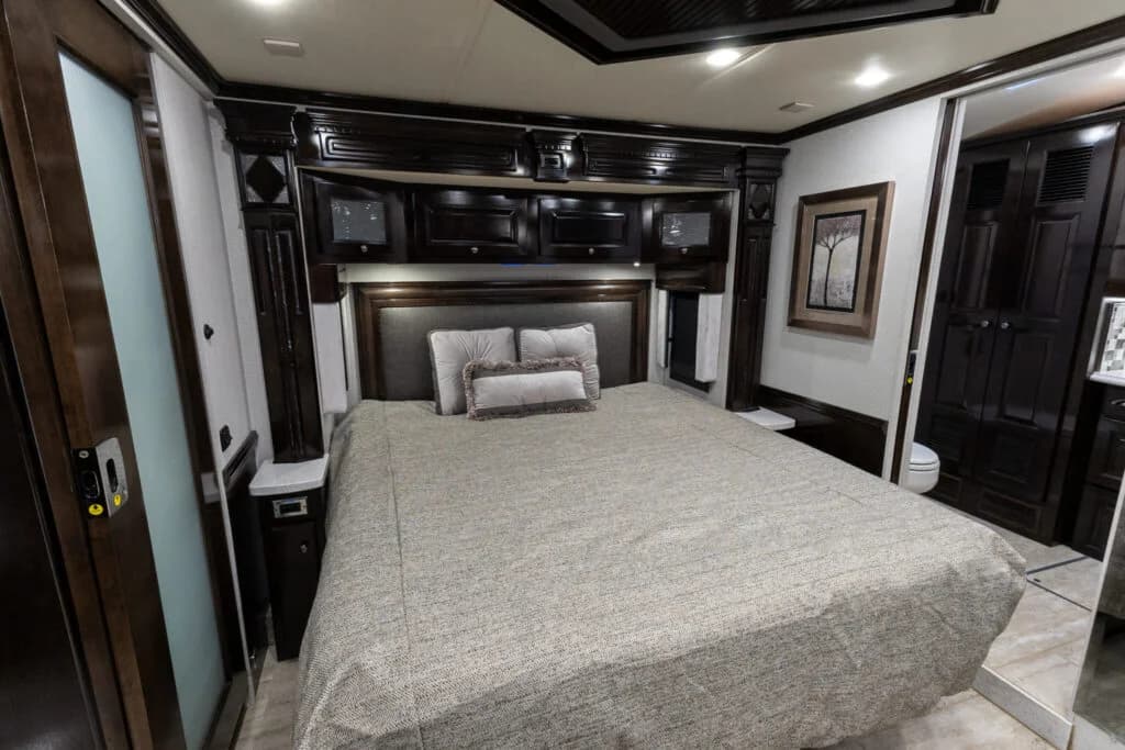 2021 Newmar Dutch Star Motorcoach - Image 16