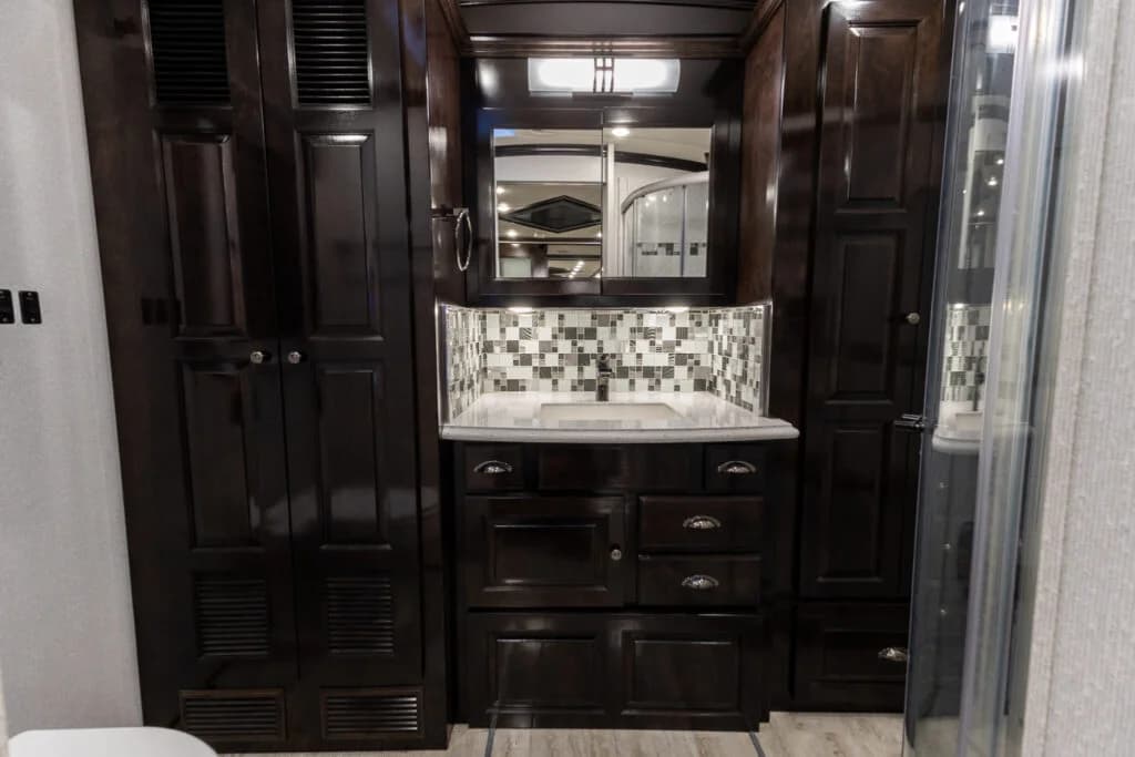 2021 Newmar Dutch Star Motorcoach - Image 18