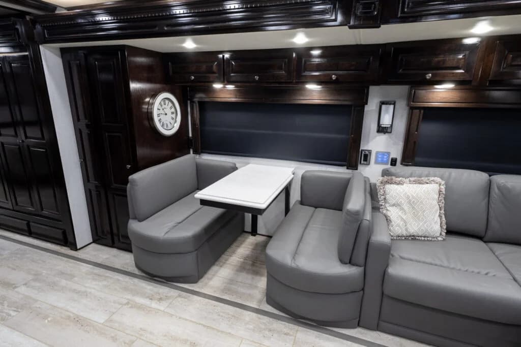 2021 Newmar Dutch Star Motorcoach - Image 9