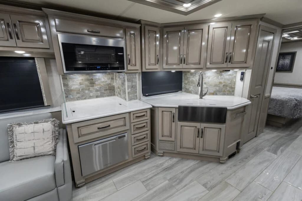 2023 Newmar Dutch Star 4328 Motorcoach - Image 10
