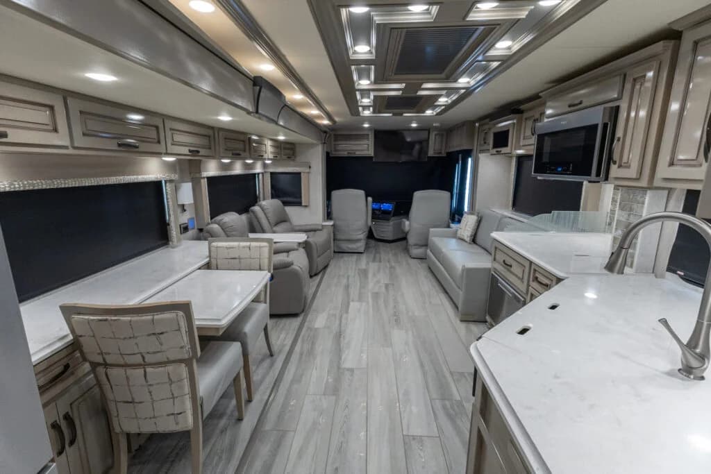 2023 Newmar Dutch Star 4328 Motorcoach - Image 11