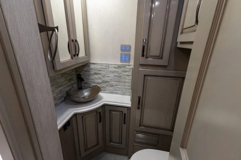 2023 Newmar Dutch Star 4328 Motorcoach - Image 12