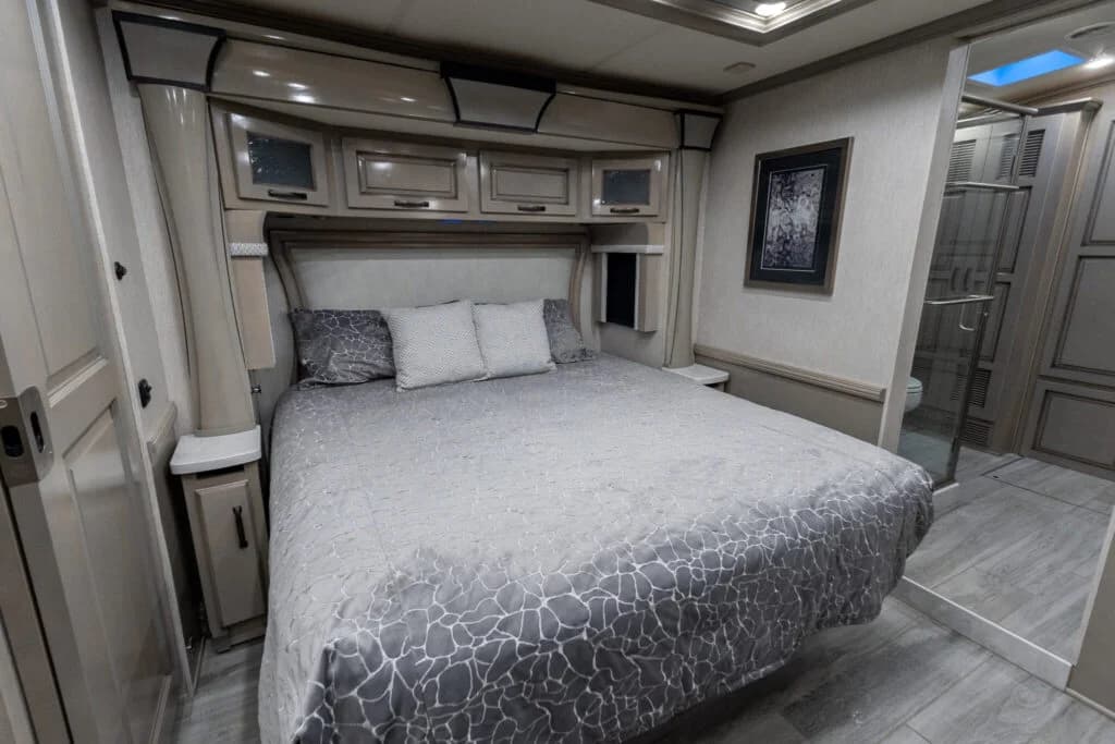 2023 Newmar Dutch Star 4328 Motorcoach - Image 14