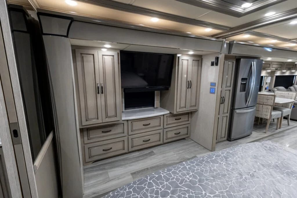 2023 Newmar Dutch Star 4328 Motorcoach - Image 15