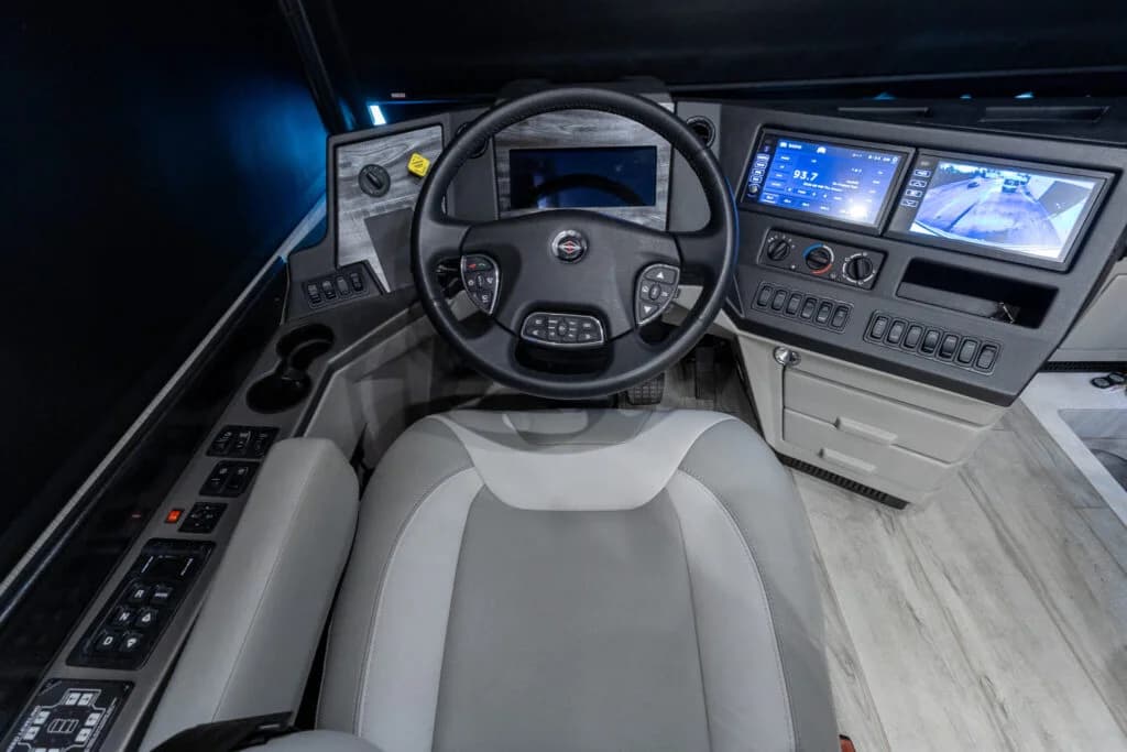 2023 Newmar Dutch Star 4328 Motorcoach - Image 5
