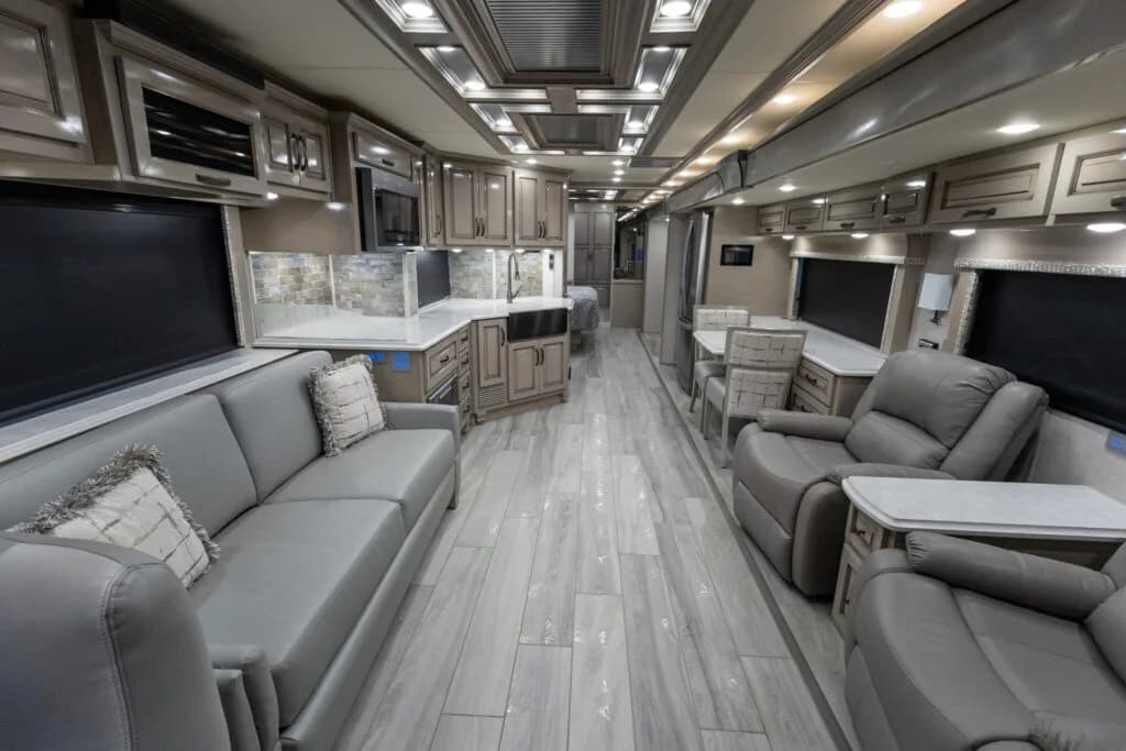 2023 Newmar Dutch Star 4328 Motorcoach - Image 6