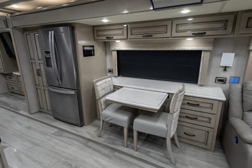 2023 Newmar Dutch Star 4328 Motorcoach - Image 8