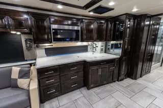 2019 Newmar Mountain Aire 4550 bus