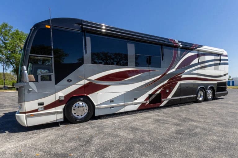 2008 Prevost Featherlite H3-45 Motorcoach - Image 4