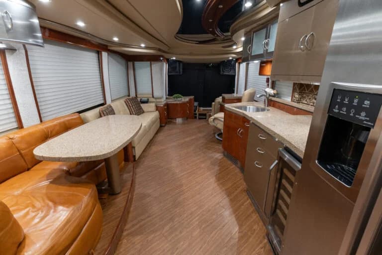 2007 Prevost Liberty H3-45 Motorcoach - Image 12