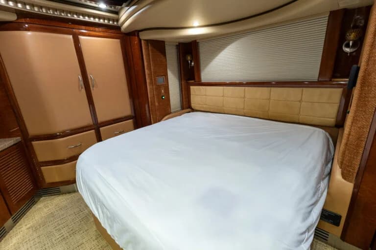 2007 Prevost Liberty H3-45 Motorcoach - Image 16