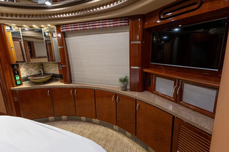 2007 Prevost Liberty H3-45 Motorcoach - Image 17