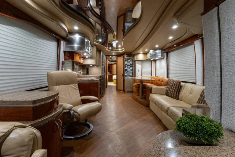 2007 Prevost Liberty H3-45 Motorcoach - Image 7