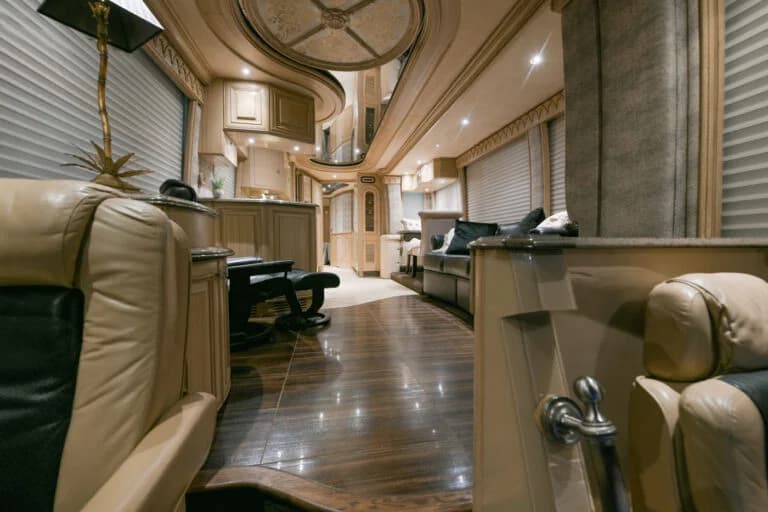 2003 Prevost Liberty H3-45 Motorcoach - Image 9