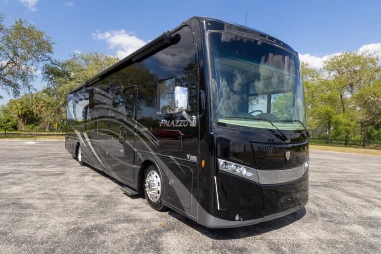 2021 Thor Palazzo Motorcoach - Image 1