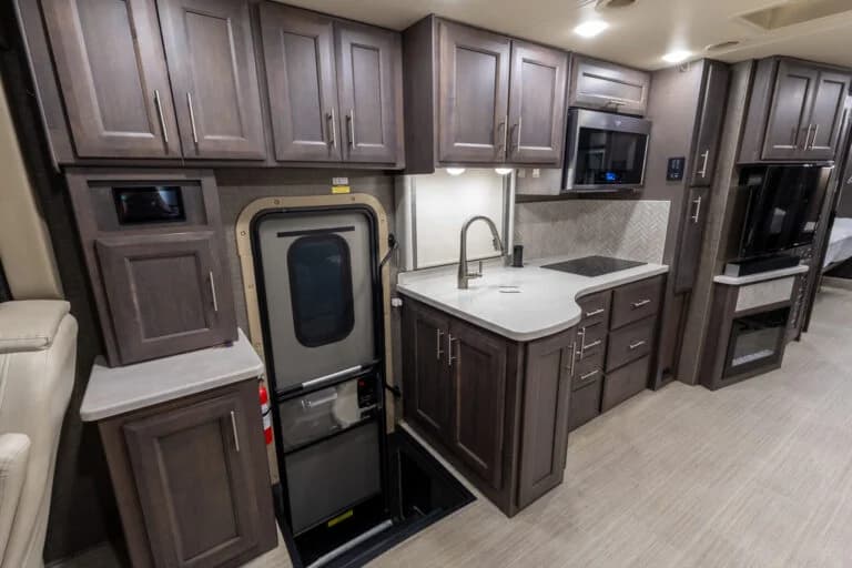 2021 Thor Palazzo Motorcoach - Image 10