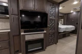 2021 Thor Palazzo bus