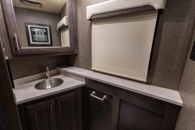 2021 Thor Palazzo Motorcoach - Image 13