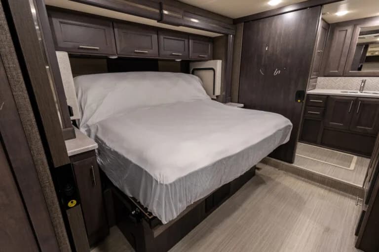 2021 Thor Palazzo Motorcoach - Image 14