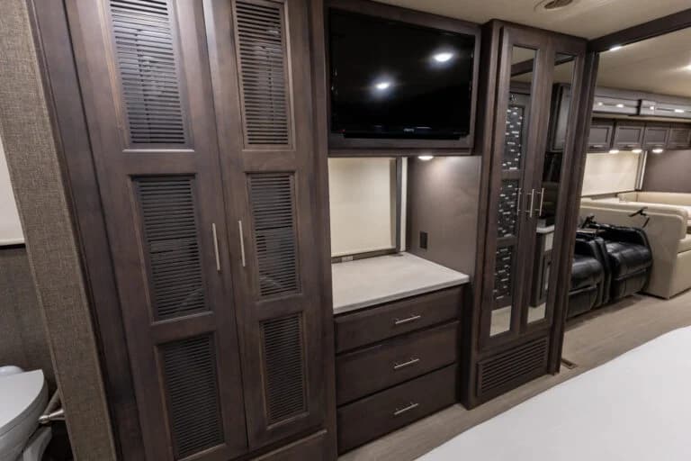 2021 Thor Palazzo Motorcoach - Image 15