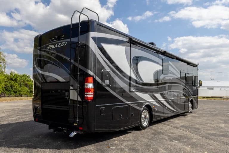 2021 Thor Palazzo Motorcoach - Image 2