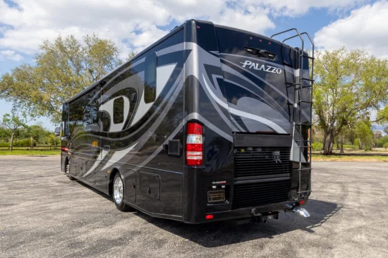 2021 Thor Palazzo Motorcoach - Image 3
